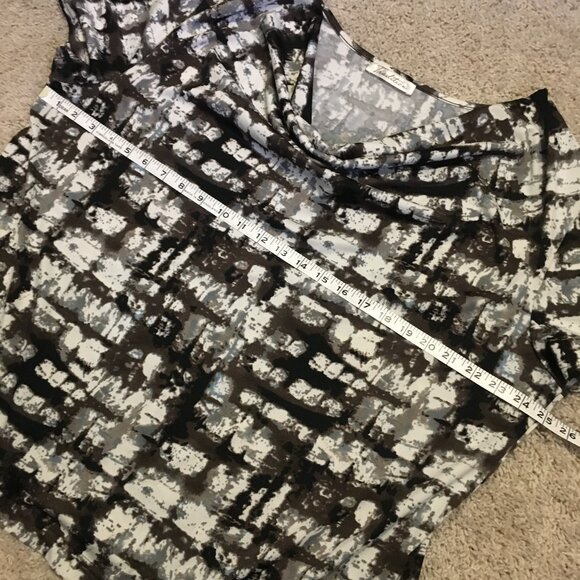 Vintage Tradition Canadian Modern Ink Blot Studded Shoulder Drape Neck Tee - Picture 13 of 16